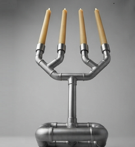 Candelabro de Acero Plateado Estilo Industrial, Portavelas para Cuatro Velas, Decoración Duradera para el Hogar - Product Image 1