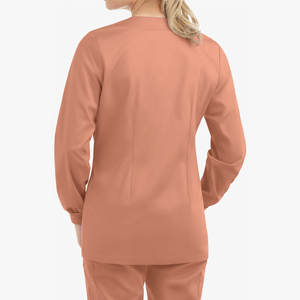 Chaquetas de Enfermería Personalizables OEM con Cierre a Presión, Cuello Redondo, Mangas Largas, Puños Acanalados y Bolsillos con Parches, Venta al Por Mayor - Product Image 2