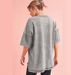 T-shirt délavé pour femme – Tissu léger, coupe confortable, style streetwear tendance, tenue estivale élégante - Product Image 2