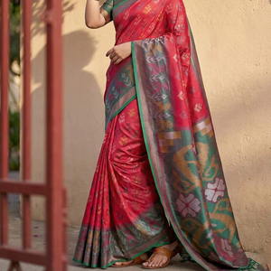 Sari ethnique traditionnel en soie Pochampalli doux avec fonction de séchage rapide pour toutes les occasions - Product Image 1