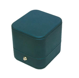 Boîte à bijoux rectangulaire en cuir PU avec boucle décorative et intérieur en velours 60x65x62mm - Product Image 3