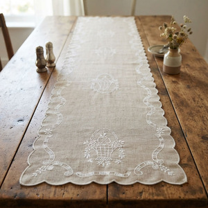 Camino de Mesa Bordado Vintage Personalizable, con Diseño de Flores Blancas, de Lino Natural, Lavable, para Decoración de Bodas, Hoteles y Hogar - Product Image 3