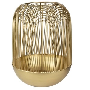 Porte-bougie en métal finition dorée brillante pour la décoration de mariage, de fête, d'hôtel et de restaurant - Product Image 1