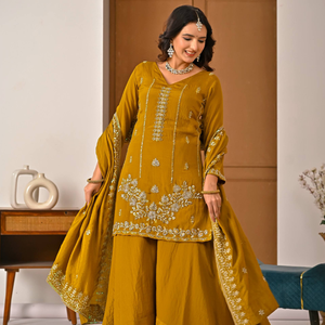 Conjunto de traje Sharara Palazzo de diseño elegante con bordados a mano y lentejuelas, y dupatta bordada, ideal para bodas. - Product Image 4