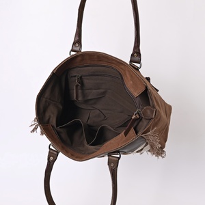 Sac fourre-tout pour femme en cuir de vachette Trio rustique Sacs à main Weekender de style occidental avec poignées en cuir de toile recyclée - Product Image 4