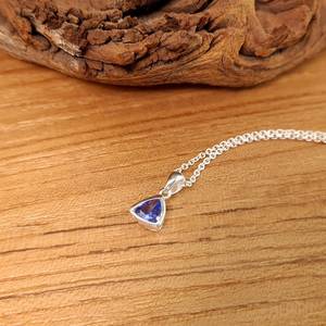 Colgante de Tanzanita Natural en Plata de Ley 925 con Rodio, Corte Trilliant Facetado Vintage, Color Azul Violeta, Joyería para Mujer - Product Image 2