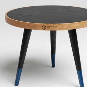 Tabouret Meena noir peint à la main – Table d'appoint en bois design pour la décoration intérieure - Product Image 2