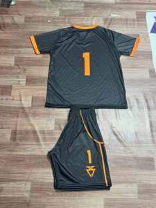 Ensemble d'uniformes de football personnalisés sublimés Jaguars, imprimé camouflage noir et orange, polyester respirant, kit de football pour hommes adultes - Product Image 3