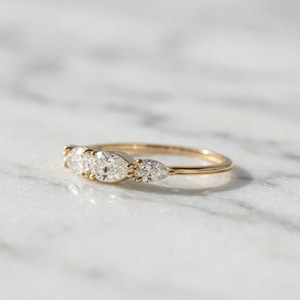แหวนเพชรทรงลูกแพร์แท้สี่เม็ด ผลิตในห้องปฏิบัติการ พร้อมทองคำขาว 14k ของขวัญวันครบรอบ/งานเลี้ยง/สัญญา สำหรับคนรัก - Product Image 3
