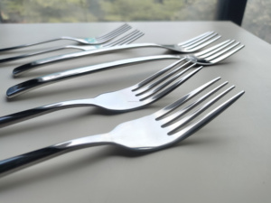 Fourchette de table haut de gamme en acier inoxydable lourd, finition miroir, manche long, approvisionnement en gros Émirats Arabes Unis - Product Image 4