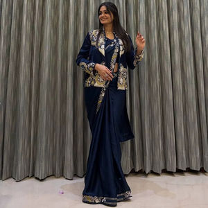 Gaun Lehenga Saree Desain Prancis dengan Blus Panjang dan Bordir Berat untuk Musim Pernikahan dan Pakaian Pesta - Product Image 1