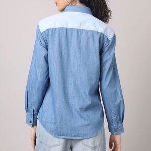 Chemisier en jean décontracté bleu délavé pour femme, qualité supérieure, design élégant, fabrication OEM - Product Image 3