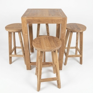Eleve las reuniones al aire libre con el moderno juego de bar KAG TAB35 de teca reciclada, que incluye taburetes duraderos y una elegante mesa para sala de estar. - Product Image 1