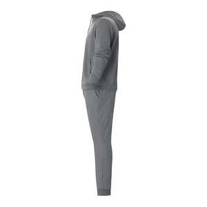 Restez performant avec ce survêtement technique gris élégant. Conçu pour un confort ultime et une coupe athlétique moderne. Parfait pour toute déplacement. - Product Image 6