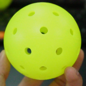 Balles de pickleball de haute qualité, moulées en une seule pièce, 40 trous, 26g, norme USAPA, entraînement, tournoi, fournisseur OEM - Product Image 1