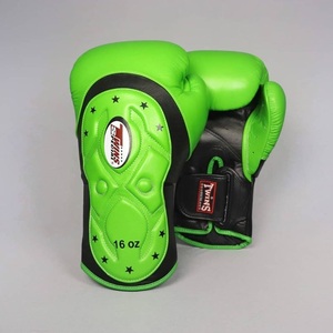 Gants de boxe d'entraînement professionnels en cuir de vachette de qualité supérieure, rembourrage haute densité, 16 oz, légers, fermeture auto-agrippante, personnalisables - Product Image 3