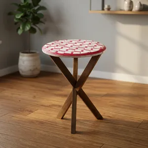 Mesa Auxiliar de Madera Roja Hecha a Mano con Tapa de Tablero de Ajedrez con Incrustaciones de Hueso y Patas Cruzadas, Mueble Decorativo - Product Image 4