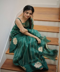 <b>Green</b> <b>Silk</b> Saree With Gold Floral Traditional Indian Wedding Wear For Women Floor Length Ethnic Outfit 85468 AAYNA- 35029 - Product Image 4