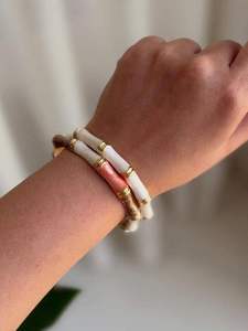 Brazalete de Moda para Mujer con Diseño de Flores de Resina y Cuentas de Coral, Regalo - Product Image 1