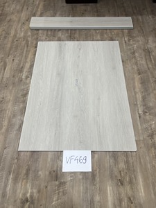 (NEUF) Revêtement de sol SPC Vfloor en chêne gris clair, moderne, système de clic Valinge, étanche, anti-rayures, planche de vinyle rigide pour la décoration intérieure - Product Image 1