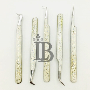 Juego de Pinzas para Extensión de Pestañas con Acabado Brillante en Color Blanco, Pinzas para Pestañas de Alta Calidad Antideslizantes y Sostenibles a Bajo Precio - Product Image 2