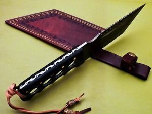 Cuchillo Bowie de Acero de Damasco con Hoja Serrada de Punta Clip y Mango de Asta Natural con Funda de Cuero OEM - Product Image 4