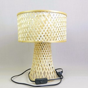 Abat-jour décoratif pour lampe de table à prix avantageux, en vente, lampes de table vintage, lampe en bambou naturel. - Product Image 1
