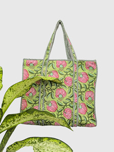 Bolso Tote Acolchado Verde Bohemio con Estampado Floral Rosa, Bolso de Hombro Abierto - Product Image 3
