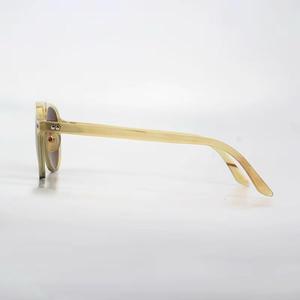 Gafas de Sol Redondas de Cuerno de Búfalo, Material Artesanal Natural, Montura Orgánica Pulida, Hechas a Mano, HASAN CRAFT HC-0001, de Uttar Pradesh - Product Image 3