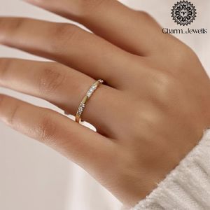 Anillo de Compromiso de Moissanita Chapado en Oro Amarillo Charm Jewels, Corte Cojín, Engaste de Garras, Clásico para Mujer, Certificado IGI - Product Image 4