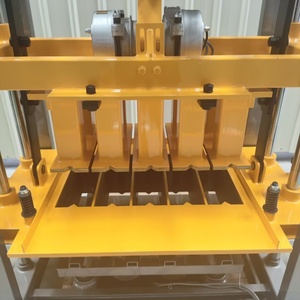 Máquina Semiautomática para Fabricar Bloques de Hormigón ZCJK - para Pequeñas Empresas y Construcción en Sitio QTJ4-40 - Product Image 3