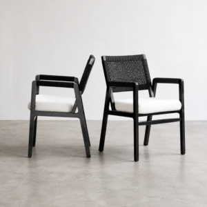 Chaises de salle à manger modernes en bois massif avec dossier en rotin pour usage extérieur dans les cafés et les patios - Product Image 1