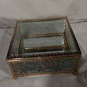 Caja de Joyería de Latón y Vidrio de Estilo Antiguo de Lujo con Almacenamiento Personalizable, Estuche Decorativo para Exhibición de Adornos y Patas Ornamentadas - Product Image 4