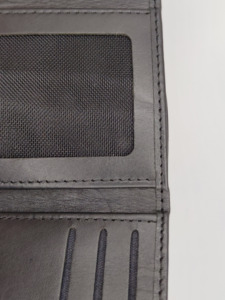 Wholesale OEM Men's Premium Genuine Leather Trifold Card Holder <b>RFID</b> Protected Short Silk Lining Fold Customizable High Quality - Product Image 3