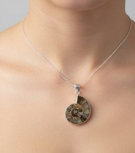 Pendentif spirale ammonite en pierre unique, argent sterling 925 plaqué or rose et or jaune, fait main, bijoux vintage bohème, cadeau pour femme - Product Image 2