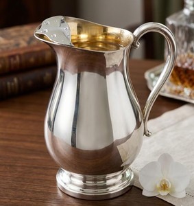 Carafe de service en acier inoxydable martelé faite à la main avec couvercle, pichet à eau en métal durable pour l'hôtellerie, la restauration et la maison - Product Image 1