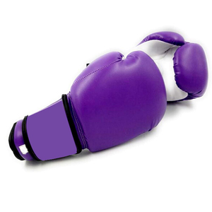 ถุงมือชกมวย PVC สีแดงขาว ระบายอากาศได้ดี รุ่นขายดีประจำปี 2026 พร้อมโลโก้สั่งทำพิเศษ อุปกรณ์สุดเท่สำหรับกีฬาต่อสู้ - Product Image 5