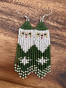 Boucles d'oreilles pendantes faites à la main pour la Saint-Patrick, en perles de rocaille, motif trèfle à quatre feuilles porte-bonheur, bijoux vertes tendance - Product Image 6