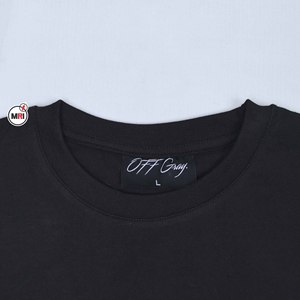 T-shirt pour homme en jersey de coton noir, imprimé sur mesure, manches courtes, col rond, coupe ample, couleur unie, style décontracté, logo rouge sur le bas du tissu - Product Image 5