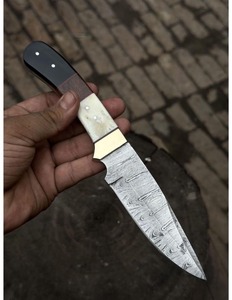 Cuchillo de caza de acero de Damasco hecho a mano con hoja recta de punta caída, mango de asta y funda de cuero - Product Image 2