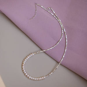 สร้อยคอแฟชั่นดีไซน์ Starry Sky สำหรับผู้หญิง ประดับมุกน้ำจืดธรรมชาติ พร้อมดีไซน์เงินแตก สร้อยคอประดับลูกปัด - Product Image 4