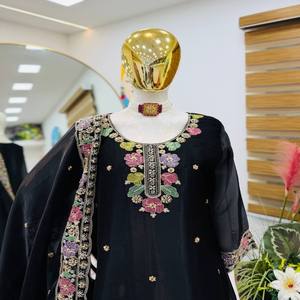 Conjunto Kurti Palazzo Bordado para Mujer VASTRA COTTAGE con Dupatta, Adorno de Lentejuelas, Cuello Redondo, Traje Festivo para Fiestas - Product Image 5