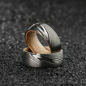 Anillo de Boda de Acero de Damasco Hecho a Mano con Patrón de Grano de Madera, Moderno, Personalizado, Proveedor Mayorista OEM - Product Image 1
