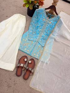 เปิดตัวชุดปาร์ตี้ใหม่ล่าสุด เสื้อผ้าไหมเนื้อหนักพร้อมกางเกงพลัสโซและผ้าคลุมไหล่ - Product Image 6