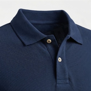 Vente en gros de polos pour hommes sur mesure avec logo imprimé, nouveau design, couleur unie, tissu tricoté, fabriqué au Pakistan - Product Image 4