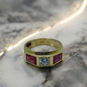 แหวนทองประดับอัญมณีสีแดงและเพชรตรงกลาง ดีไซน์หรูหราสำหรับผู้ชายและผู้หญิง - Product Image 3
