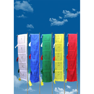Bandera Decorativa Multicolor con Diseño de Plumas en Espiral Arcoíris para Exteriores - Product Image 1