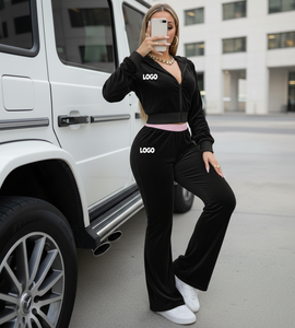 Conjuntos de Ropa OEM de Moda para Mujer, Sudadera Corta Rosa con Cierre, Pantalones Acampanados de Terciopelo, Chándal Personalizado - Product Image 5