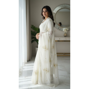 Sari Blanco de Diseñador con Bordado y Blusa – Colección Nupcial y de Recepción - Product Image 1