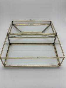 Porte-mouchoirs en verre avec cadre doré, idéal pour la table de toilette, la chambre d'hôtes et la table basse, fabriqué à la main en Inde. - Product Image 4